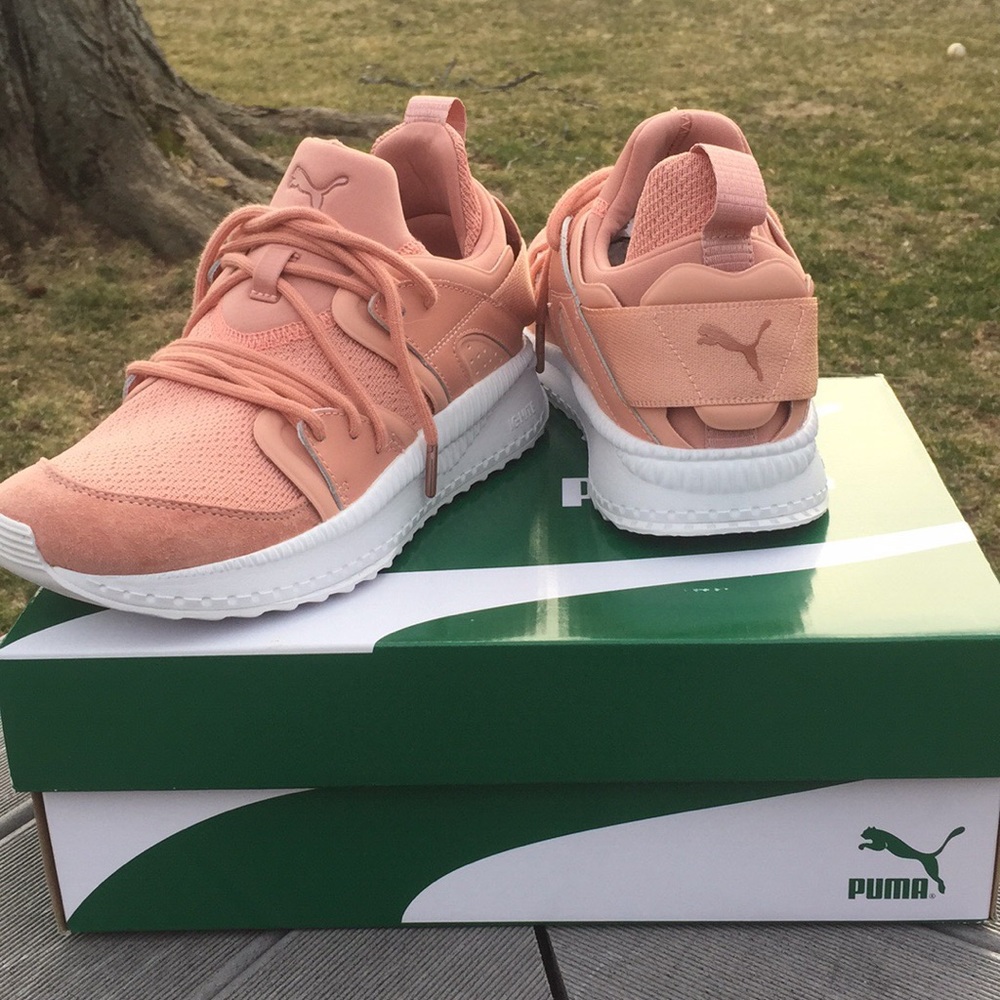 NEVER WORN. Brand new cameo pink Puma sneaker.